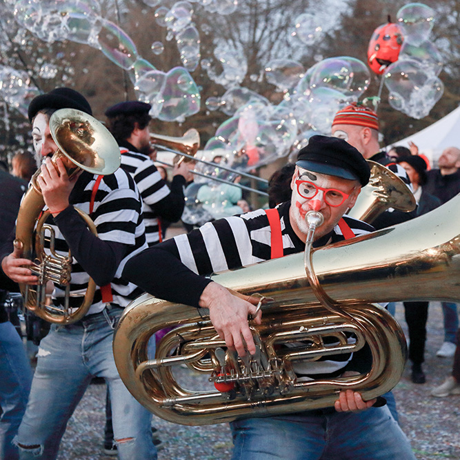 teatro di Strada e performer per eventi dei comuni, rassegne, celebrazioni. I Musicanti di San Crispino distribuiti da Creadiva Human Attitude Lab